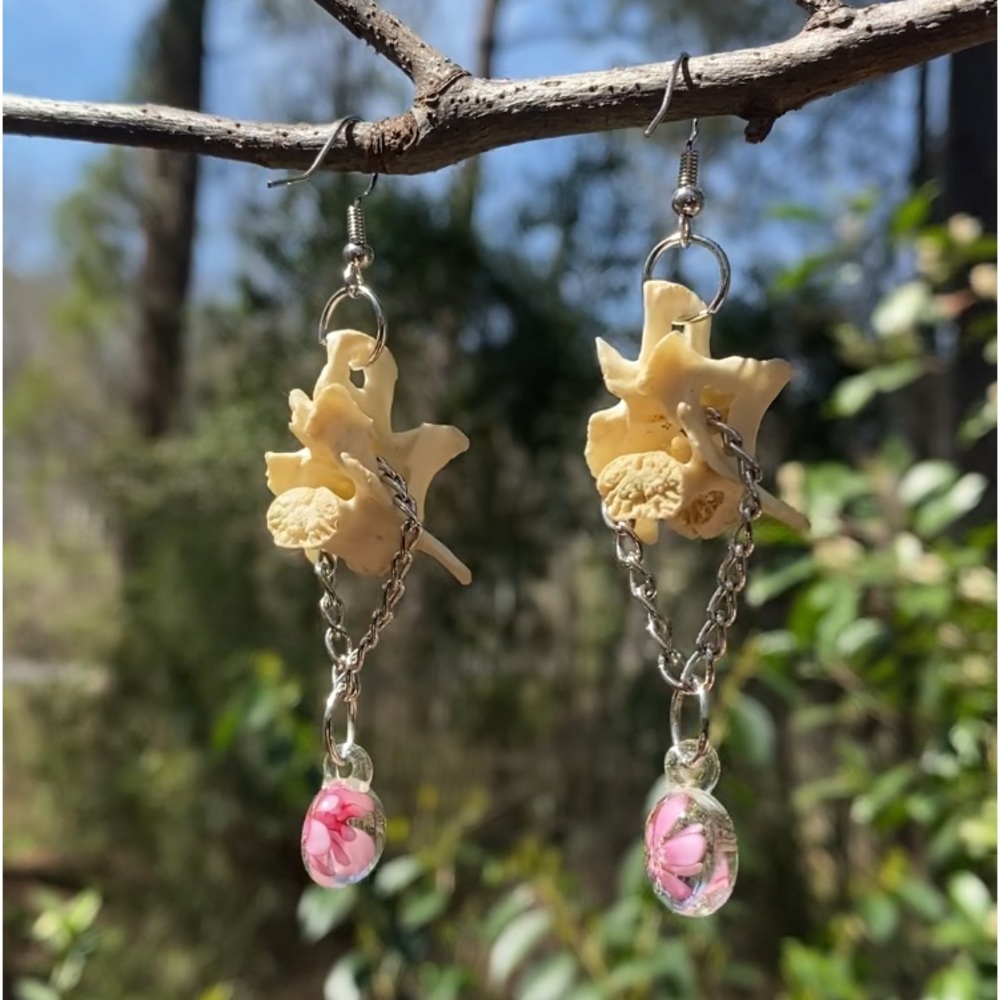 Real Possum Vertebrae Glass Flower 🌸 Charm Earrings - Picture 11 of 17